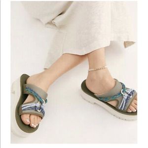 Indio Carabiner Slide Rope Teva platform sandals